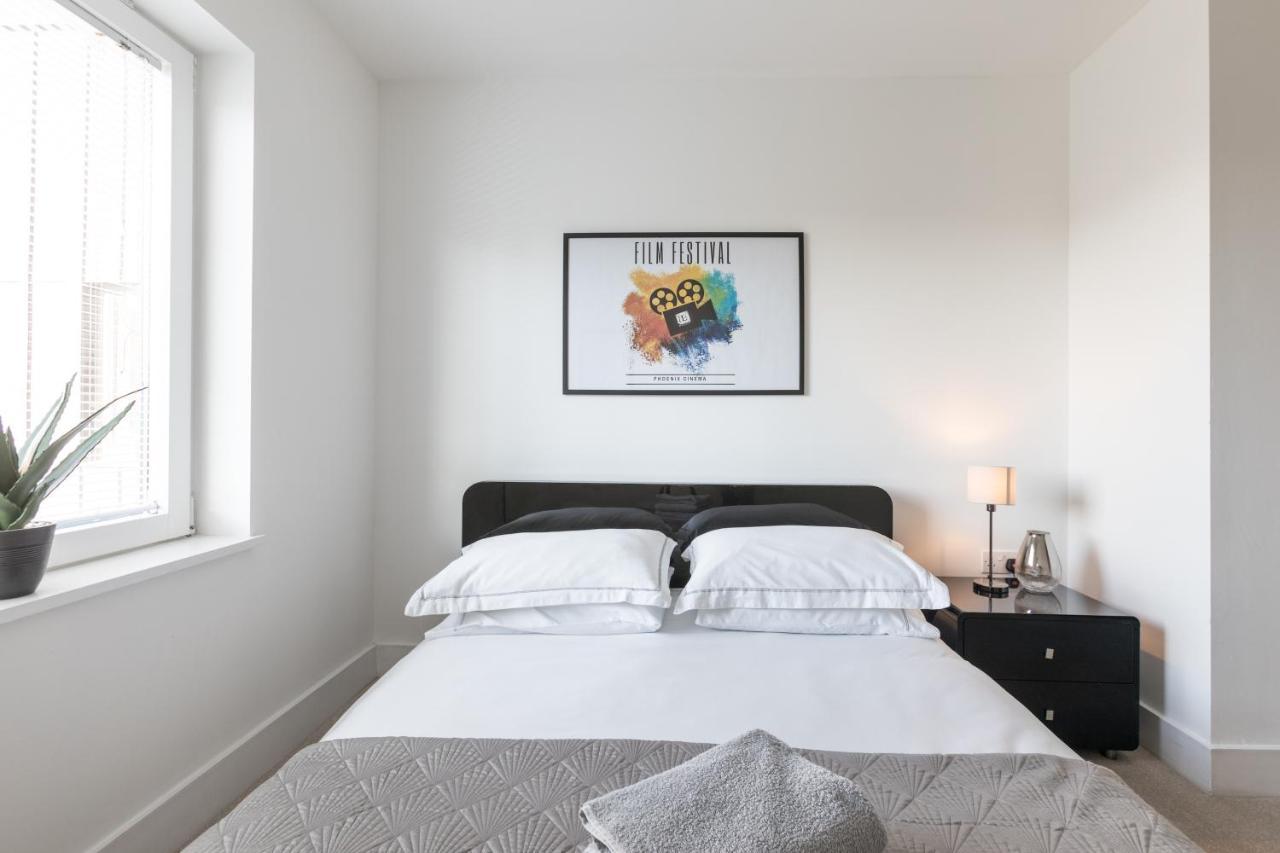 Luxury 2-Bed Flat Parking And Close To The Tube Londres Exterior foto
