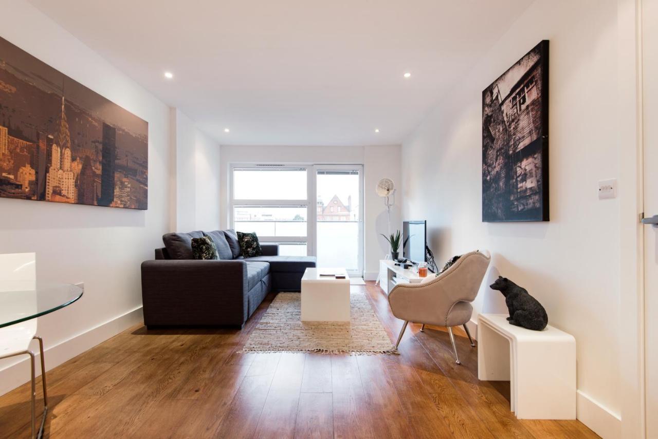 Luxury 2-Bed Flat Parking And Close To The Tube Londres Exterior foto
