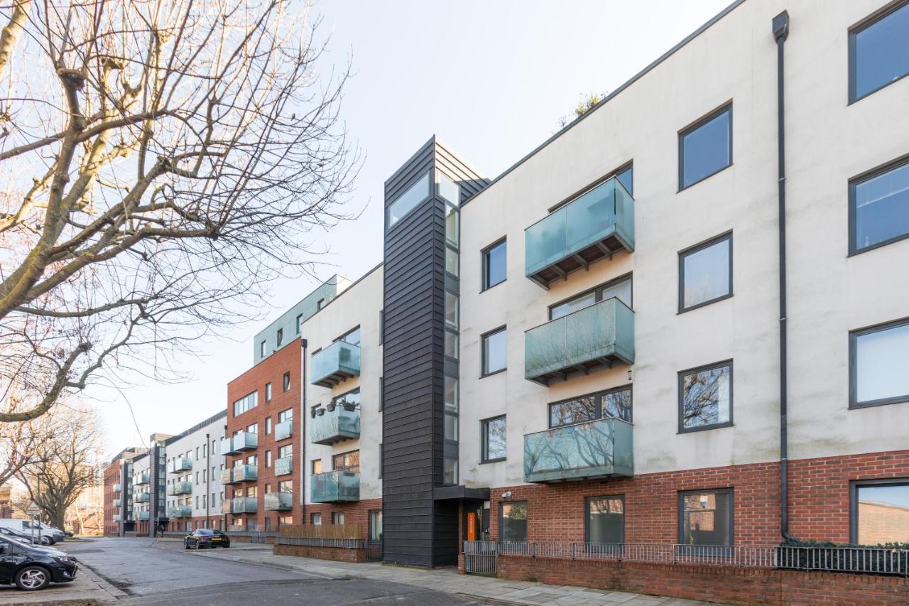 Luxury 2-Bed Flat Parking And Close To The Tube Londres Exterior foto